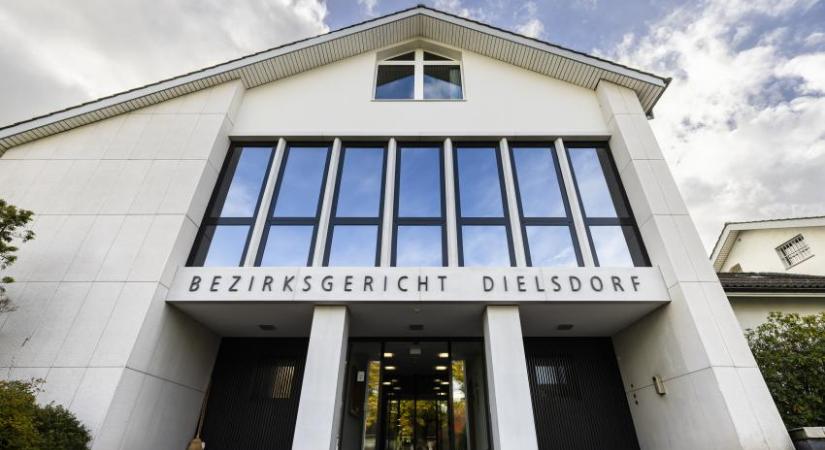 Egy évet kapott a zürichi gyilkossági kísérlet fiatalkorú elkövetője