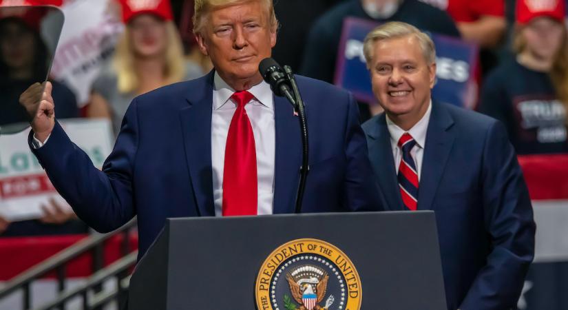 Fél árbocra engedik a nemzeti zászlót Lindsey Graham szenátor emlékére