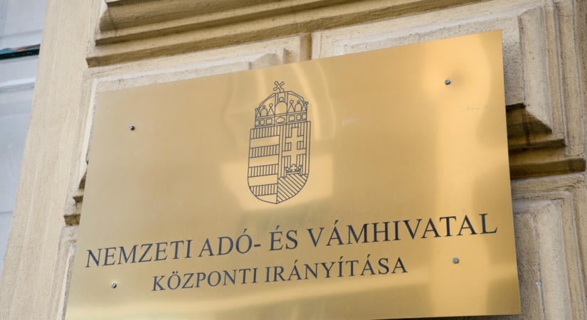Rendkívüli személycsere a NAV élén