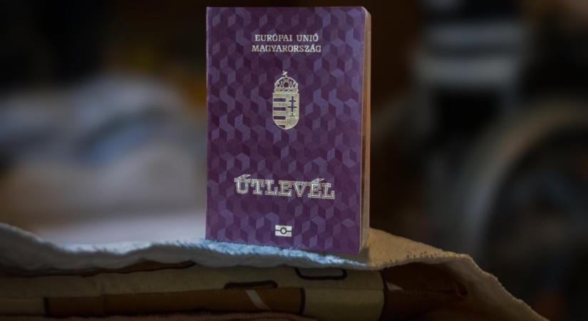 Silány minőségűek a magyar útlevelek, egyik olvasónkat a ferihegyi repülőtérről fordították vissza egy gyorsan szakadó dokumentum miatt