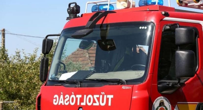 Lángokban állt egy családi ház Heves megyében