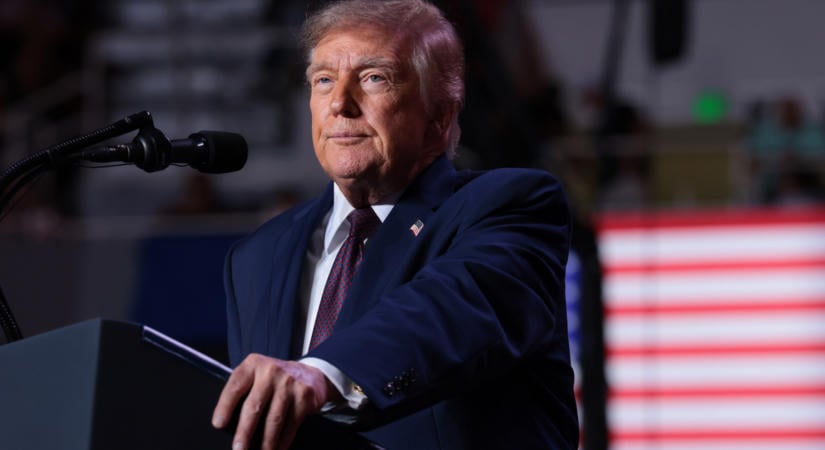 Óriási pofon jött a mérsékelt politikusoknak, miközben csúcsra törnek Donald Trump szövetségesei
