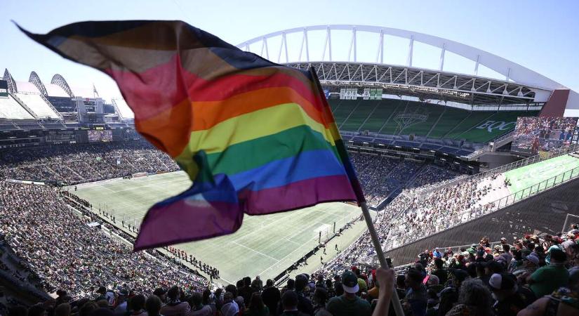 Szivárványzászlók alatt lép pályára két olyan ország fociválogatottja, ahol tilos a homoszexualitás