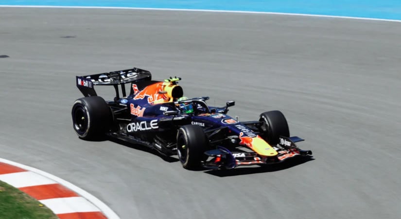 Max Verstappen indulhat az első helyről a Malajziában megrendezett Bahreini Nagydíjon