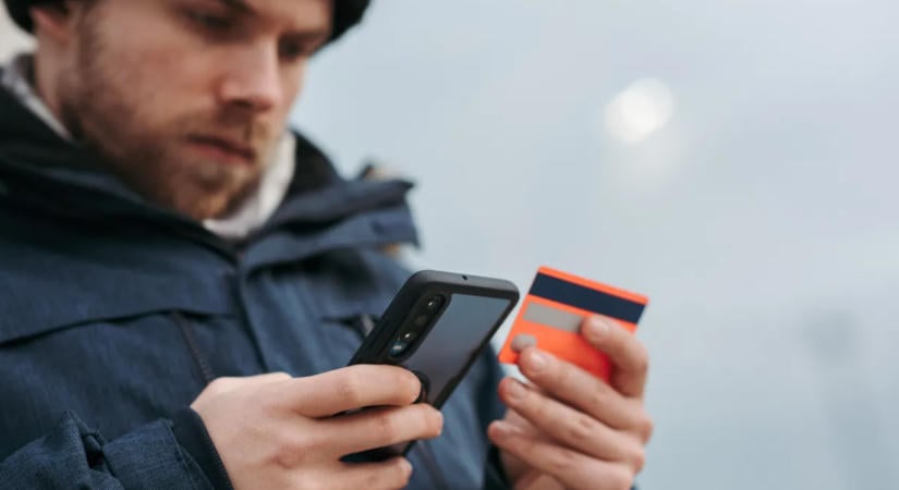 Nem kell feltörniük a bankszámlát: a csalók inkább rávesznek, hogy te utald el nekik a pénzt