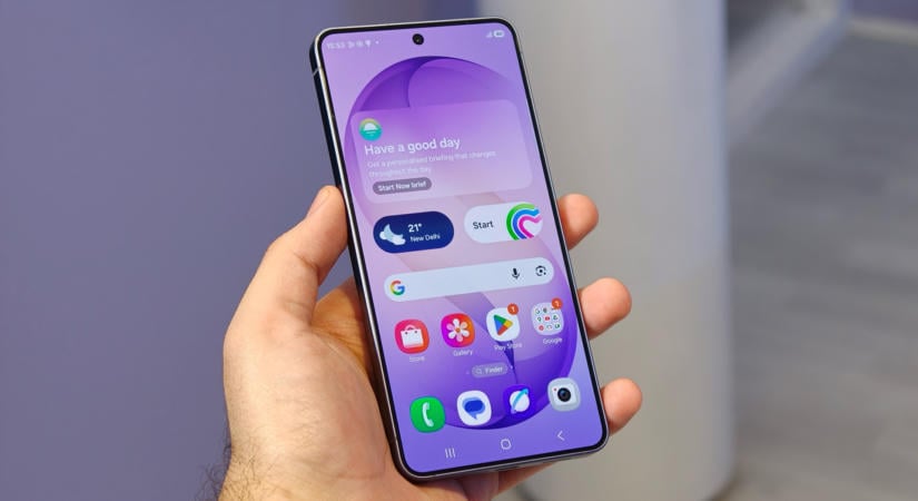 A Samsung újabb népszerű Galaxy modellre hozta el a legfrissebb Android rendszert