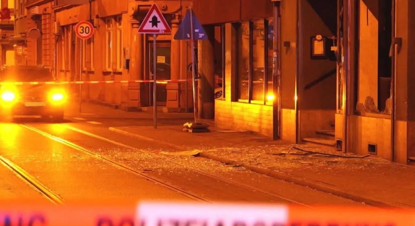 Robbanás történt egy kávézóban