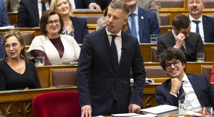 Magyar: Szokatlannak tűnhet, hogy egy köztársasági elnök önálló szereplő, és nem a kormányzati hatalom bábja