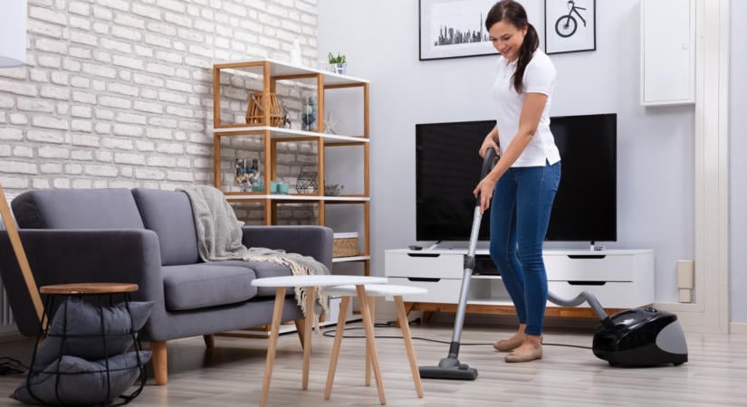Hiába porszívózol, mégis poros a lakás? Mutatjuk a 10 perces trükköt, ami segíthet ezen