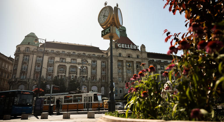 Védett kerékpársáv épül a Szent Gellért rakparton, megszűnik a közös járda