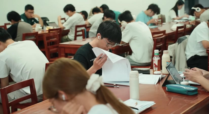 Széthajtják magukat a kínai elit egyetemek hallgatói, de a diploma már nekik sem garantál semmit