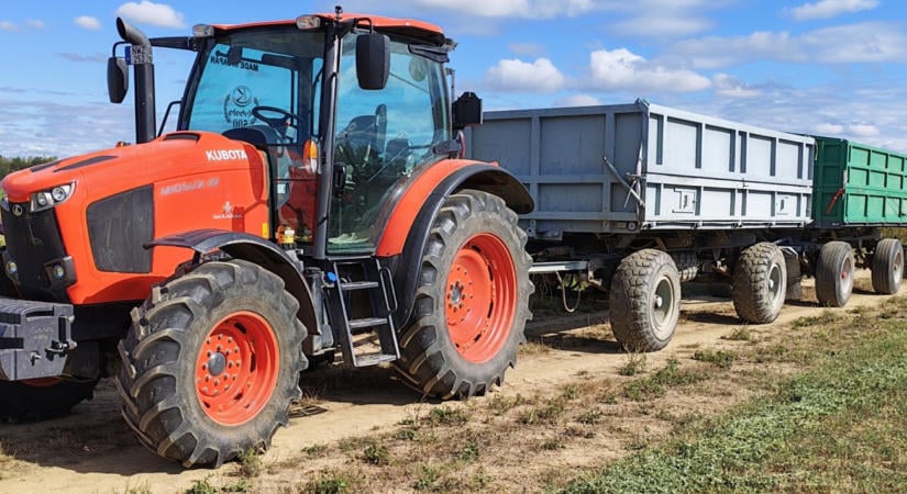 7 év alatt csak két izzót kellett cserélnie a Kubota traktorában a magyar gazdának