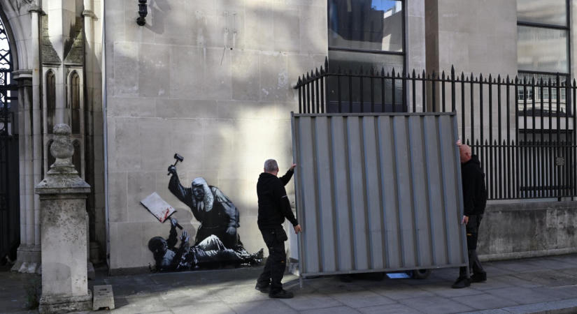 Banksy három művének eltávolítása mintegy 150 ezer fontjába kerül a brit adófizetőknek