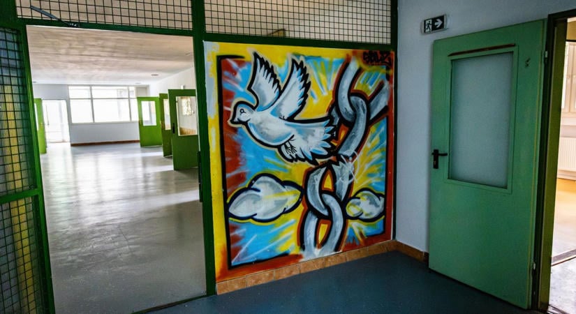 Így néz ki belülről a Szőlő utcai javítóintézet, amelyet rabokkal próbáltak kifehéríteni