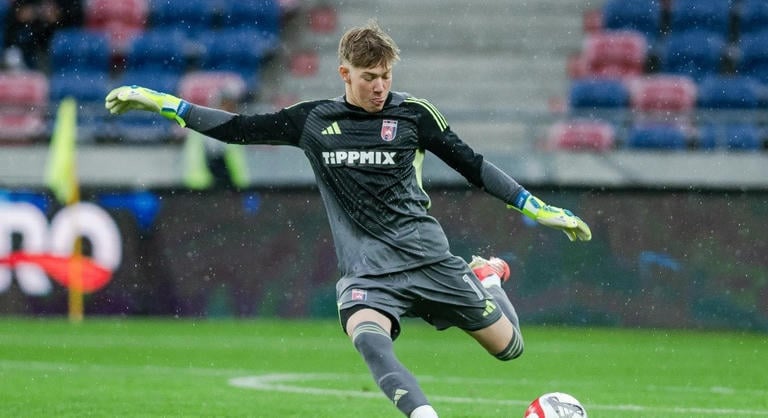 A Videoton 17 éves kapusa négy másodperc alatt olyat tett, amit Manuel Neuer is megirigyelhet