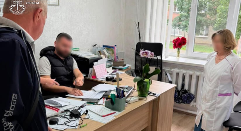 Ezer dollárt kért egy hamis orvosi igazolásért, bíróság elé állítják egy kárpátaljai orvosi bizottság vezetőjét