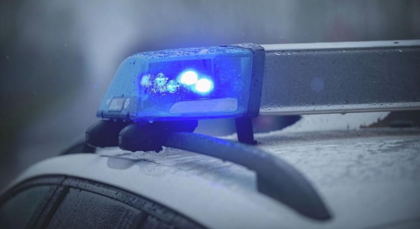 Villanyoszlopot rongált meg egy sofőr Gyömörén, elhajtott a sofőr