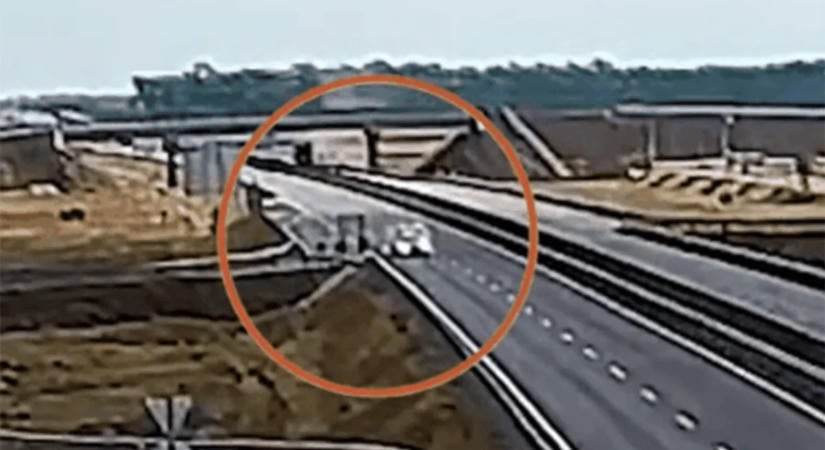 Hatalmas baleset történt az M4-esen, fékezés nélkül szállt bele az előtte haladóba egy sofőr - Videó!
