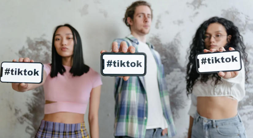 Veszélyes kihívások TikTokon, amit jobb ha elkerül a gyerek