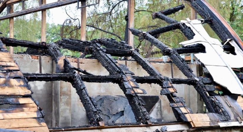 Apokalipszis itt és most... – porig égett a szálloda két épülete, megdöbbentő fotók