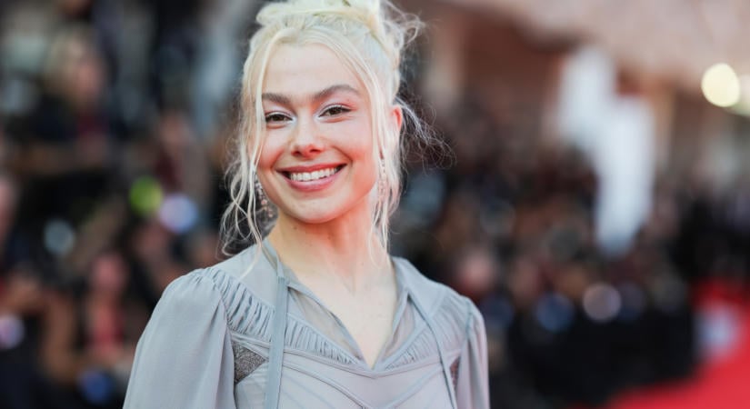 Phoebe Bridgers szőrös lábbal érkezett a velencei filmfesztiválra, és bátran felrúgta a nőiesség szabályait