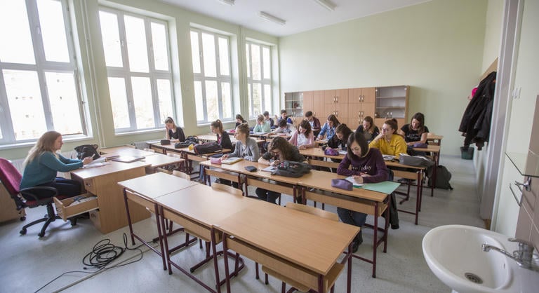Megszüntetnék a 6 és 8 osztályos gimiket, búcsút inthetünk az osztályozásnak