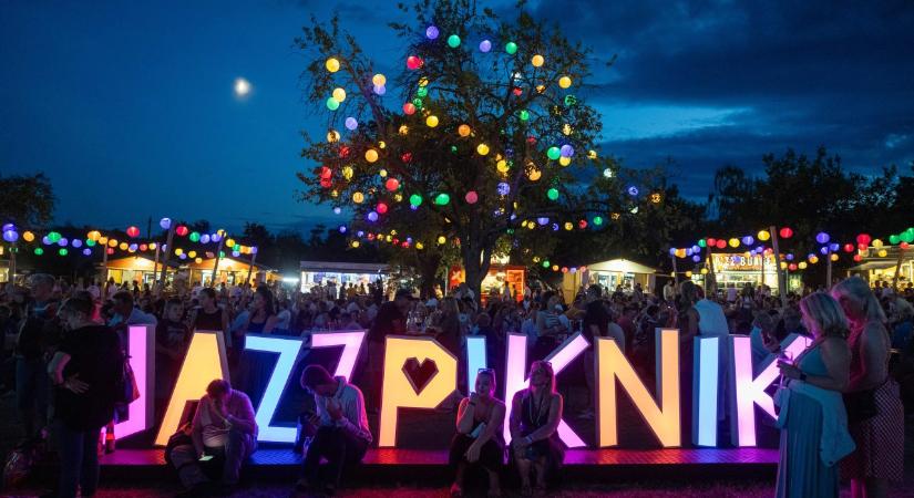 Három hét, és kezdődik: világsztár-koncertekkel, borokkal és divatbemutatókkal ünnepeljük a nyarat a 14. Paloznaki Jazzpikniken