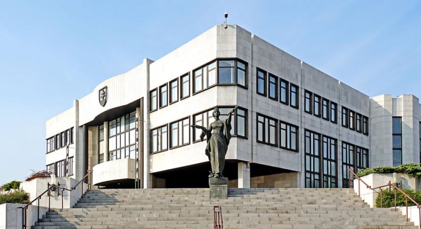 A fiatalok radikalizálódásának megelőzéséről vitázik a parlament