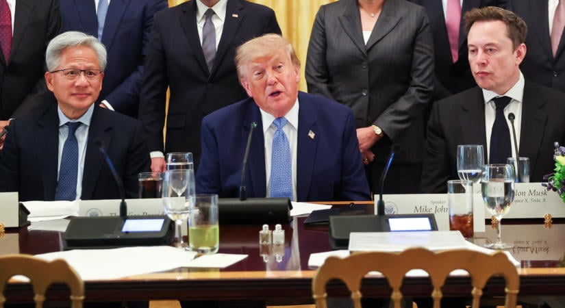 Három szerepben tündököl Trump az Nvidiánál: szabályozó, tulajdonos és kitüntetés-átadó egyszerre
