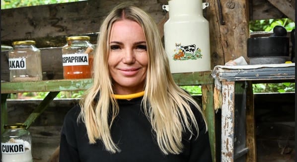 Balhé a Farm VIP-ben, Anett leöntötte Bécit egy kancsó vízzel