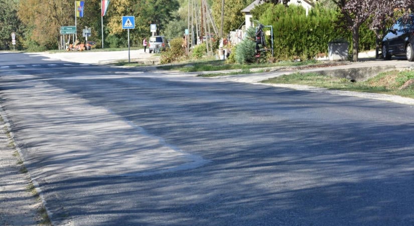 Nem foltozás lesz: teljesen felújítják a Pápa–Szilsárkány út egy szakaszát