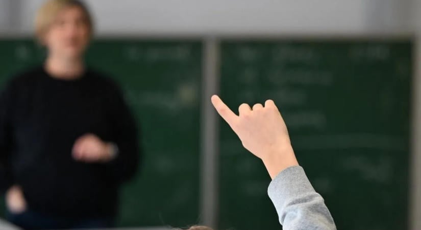 Ebben az európai országban fizikailag is felléphetnének a tanárok a diákokkal szemben