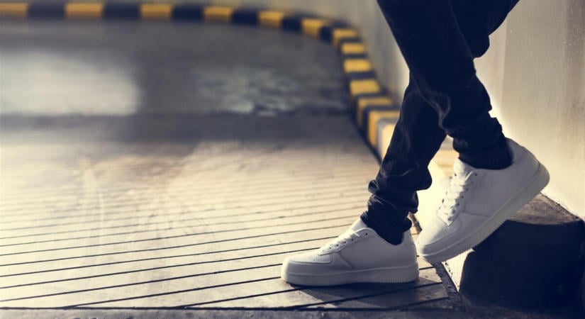 Hogyan találjuk meg a tökéletes egyensúlyt a sportos és az elegáns lábbelik között a mindennapokban?