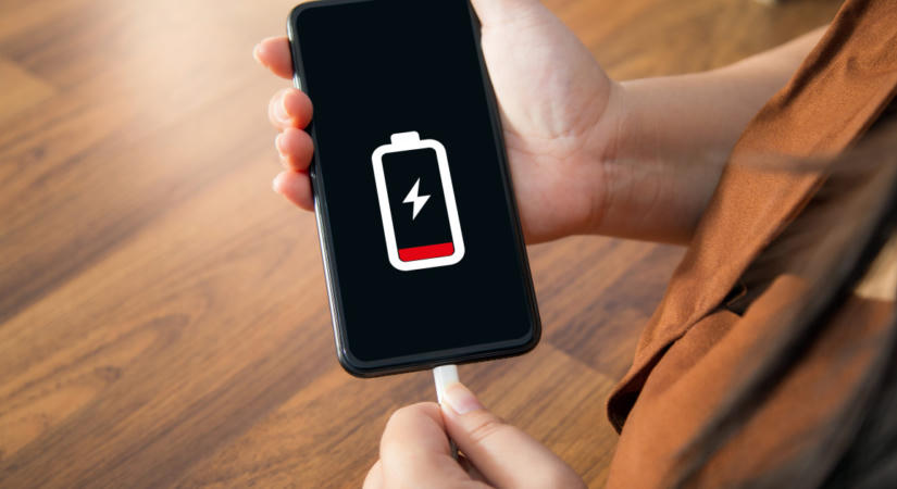 Ez sokkolta a mobilosokat: kikapcsolt állapotban ez zabálja az aksi teljesítményét