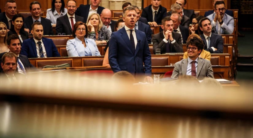 Magyar Péter: Haladéktalanul függesszék fel a mentelmi jogomat