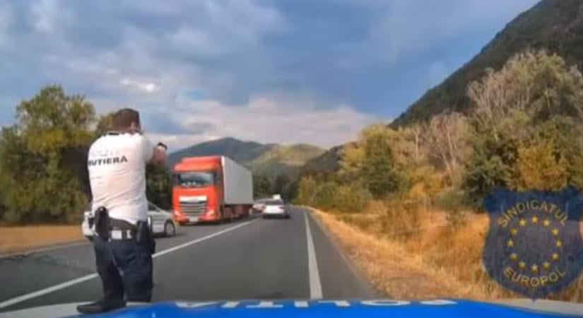 Filmbe illő autós üldözés: tüzet nyitottak a rendőrök (VIDEÓ)