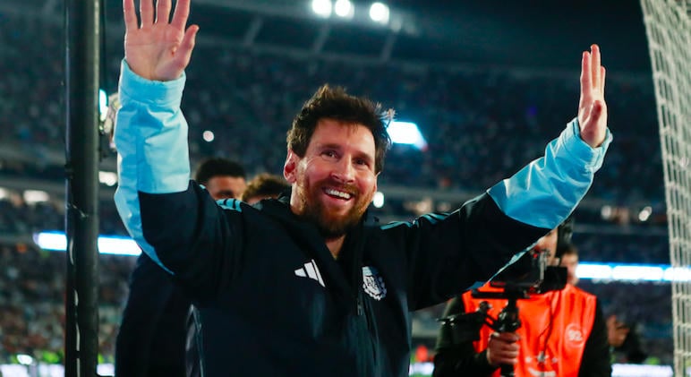 Könnyek és dráma: Amit Messi búcsúmeccsén a benini játékos tett, mindent elmond a legendáról