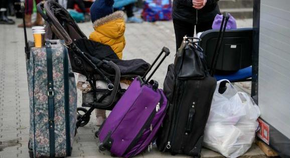 Még mindig több ezer ukrán állampolgár menekül Románia felé