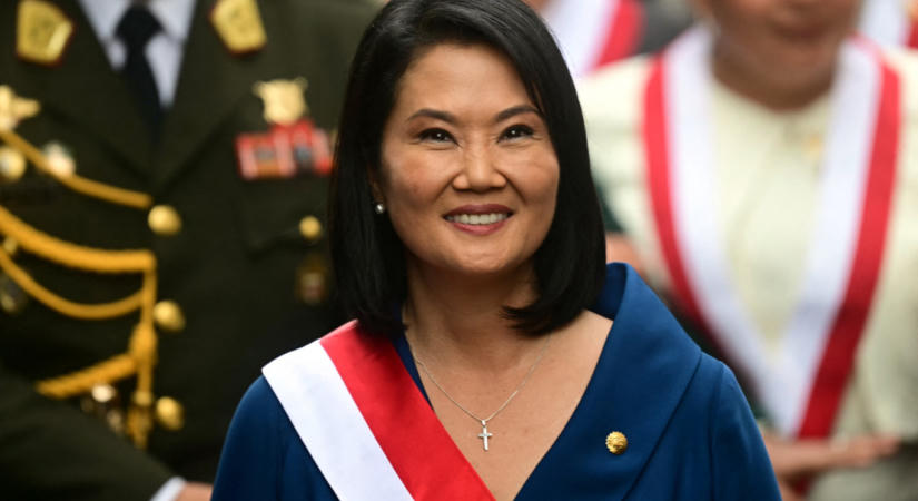 Beiktatták Keiko Fujimorit, Peru első női elnökét