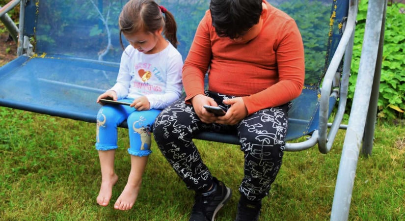 Korlátozhatja a TikTok és az Instagram használatát is az EU