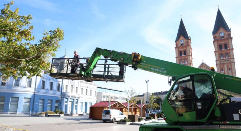 Elindult a készülődés Nyíregyháza főterén! Fotókon, videón, ahogy új testet ölt a Kossuth tér