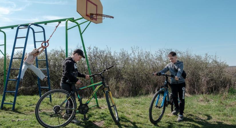 „Bár hosszú ideig megállt itt az idő, most, ha lassan is, de újraindult” – képriport Moldovából