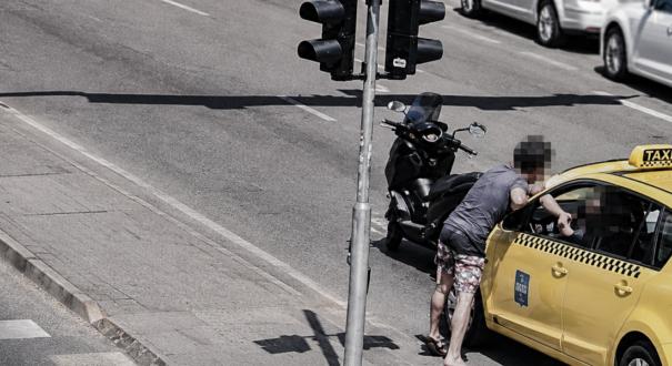 Elítélték a szándékosan motorost gázoló budapesti taxist