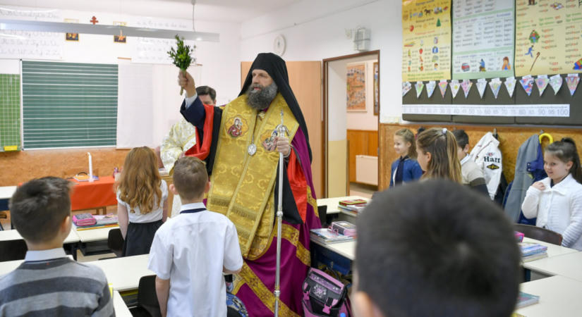 Megint közpénzből segítenék az egyházi iskolákat: októberben érkezhet az egyszeri támogatás