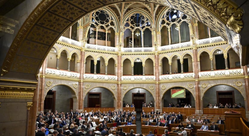 Felfüggesztette Kocsis Máté, Panyi Miklós és Pócs János mentelmi jogát a parlament