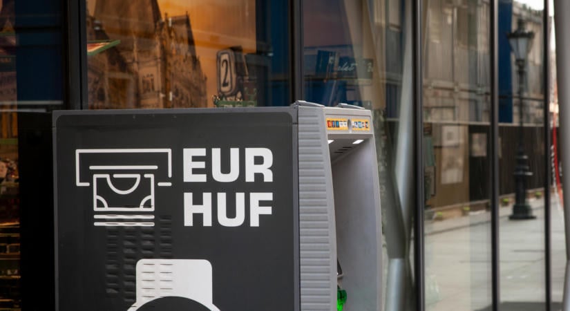 Elszálltak a hosszú hozamok, hullámvasútra ült a forint