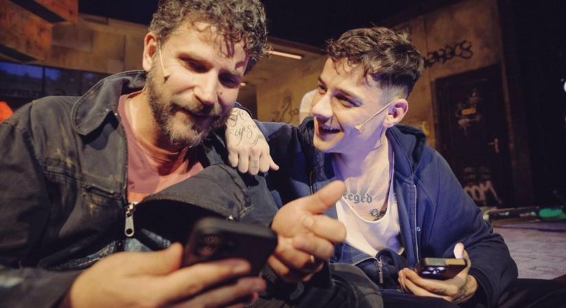 Pogány Induló a Vígszínház kocsmai előadásában fog játszani