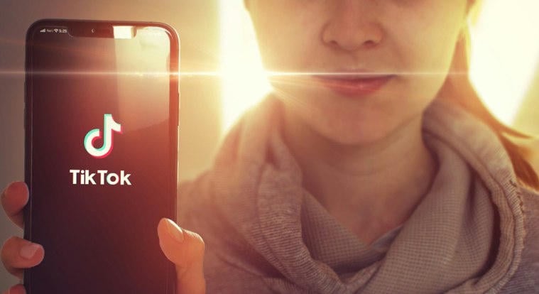 Tudtak róla, mégsem állították meg? Megdöbbentő vallomások a TikTok gyermekvédelmi botrányában