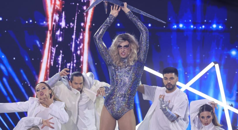 Stohl András nem mert odanézni, zavarba hozta a Lady Gagának öltözött Dr. Mátyás – videó