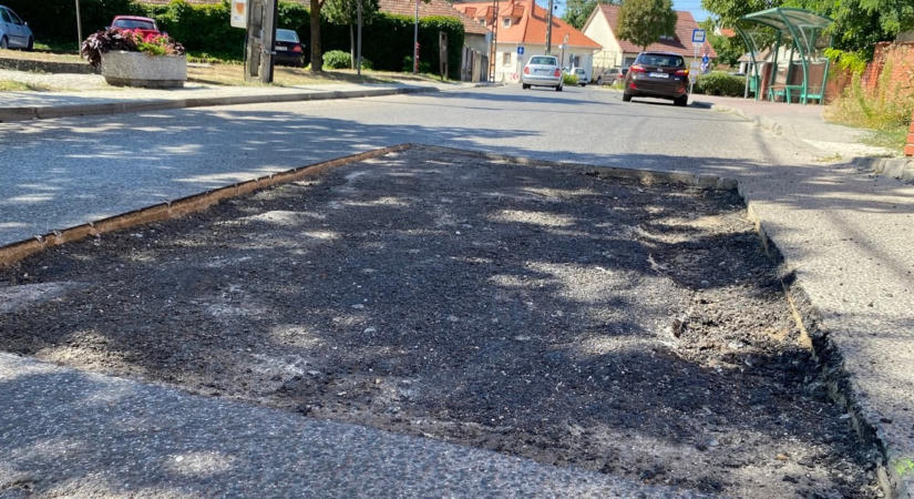 Direkt csinálták a gigakátyút, ez lehet az országban a legnagyobb – Ráckevén szedi az áldozatait, kikészítve az autósok idegeit